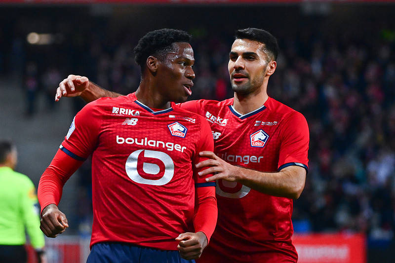 好博体育直播-皇家马德里训练开放日，关键时刻伤情更新引欢呼，法甲在即，身体对抗强度拉满的简单介绍